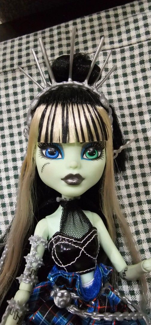 Monster High Frankie Stein Stitched in Style (Category: Figurines & Statues) located in Caloocan City. Submitted by jho0618 (Listing ID 1405481782, Image 1). Description: No issues, displayed only :3 comes with original stand and box fixed price mop: gcash mod: jnt.