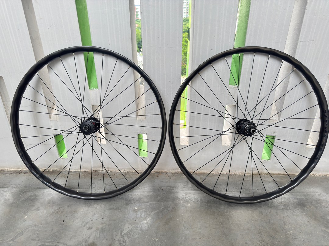 Tr 37 NOBL TR 37 carbon rims with DT SWISS 240s, Sports Equipment, Bicycles ...