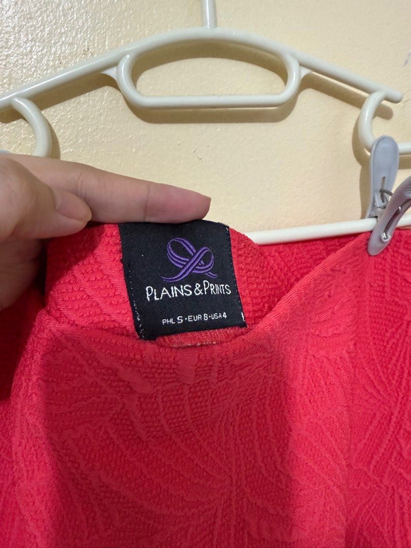 Plains & Prints Coral Skirt (Category: Skirts) located in Manila. Submitted by iamroxv (Listing ID 1405502391, Image 2). Description: - Plains & Prints coral skirt - Size: S (Philippines), EUR 8, US 4 - Features textured fabric - Zipper closure.