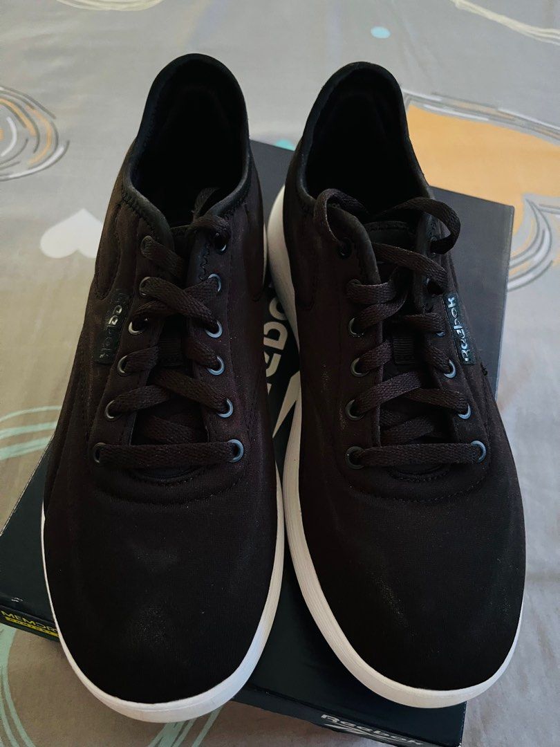 Reebook Active Lite (Category: Sneakers) located in Cavite. Submitted by cheleshops (Listing ID 1405432959, Image 2). Description: For Sale!!! Reebook Active Lite Original from Reebook Store Euro Size 42.5 Unisex With/Box Dasma Meet Up.