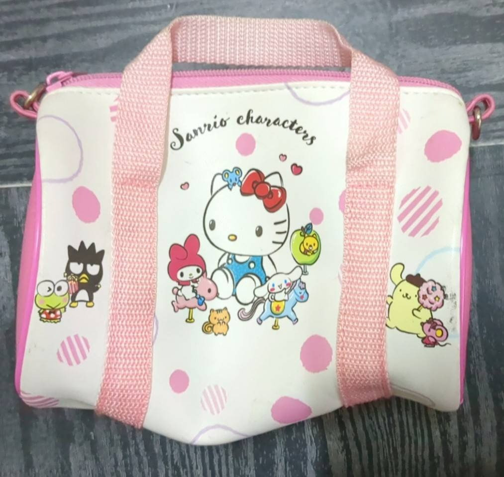 包袋-Sanrio characters Hello Kitty 迷你單肩包(新的未使用)[2M], 家具及居家用品, 居家改善及收納用品 ...