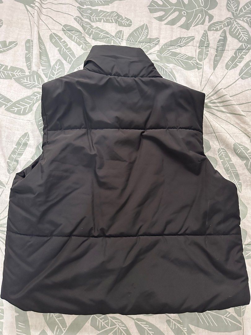 shein cropped puffer vest (Category: Women's Clothes) located in Marrickville. Submitted by naatasha.a (Listing ID 1405481829, Image 3). Description: size small brought a few years ago worn once or twice don’t reach for it .