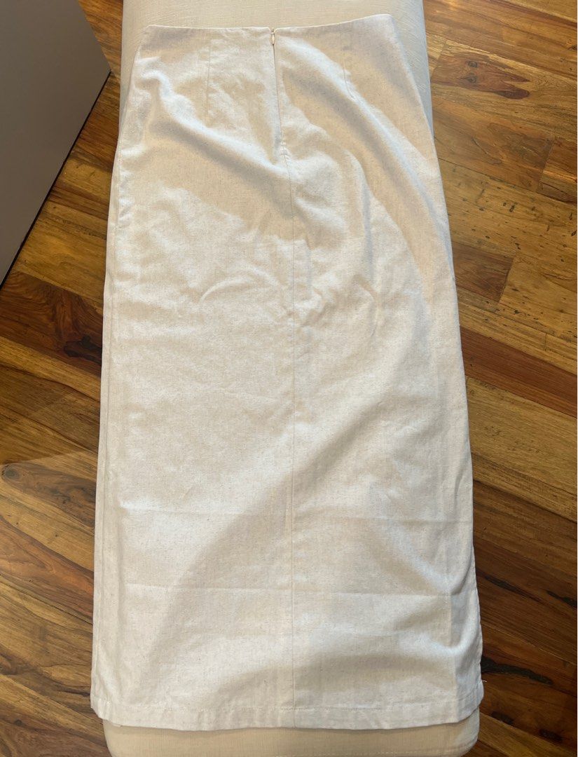 Shu Shi Linen Skirt (Category: Skirts) located in Bacolod City. Submitted by shopwithesa (Listing ID 1405526469, Image 2). Description: - Shu Shi cream-colored linen skirt - Worn once and can send ww photo - Size: L - Design: Classic, with a side slit - Closure: Zipper - Material: Lightweight linen.