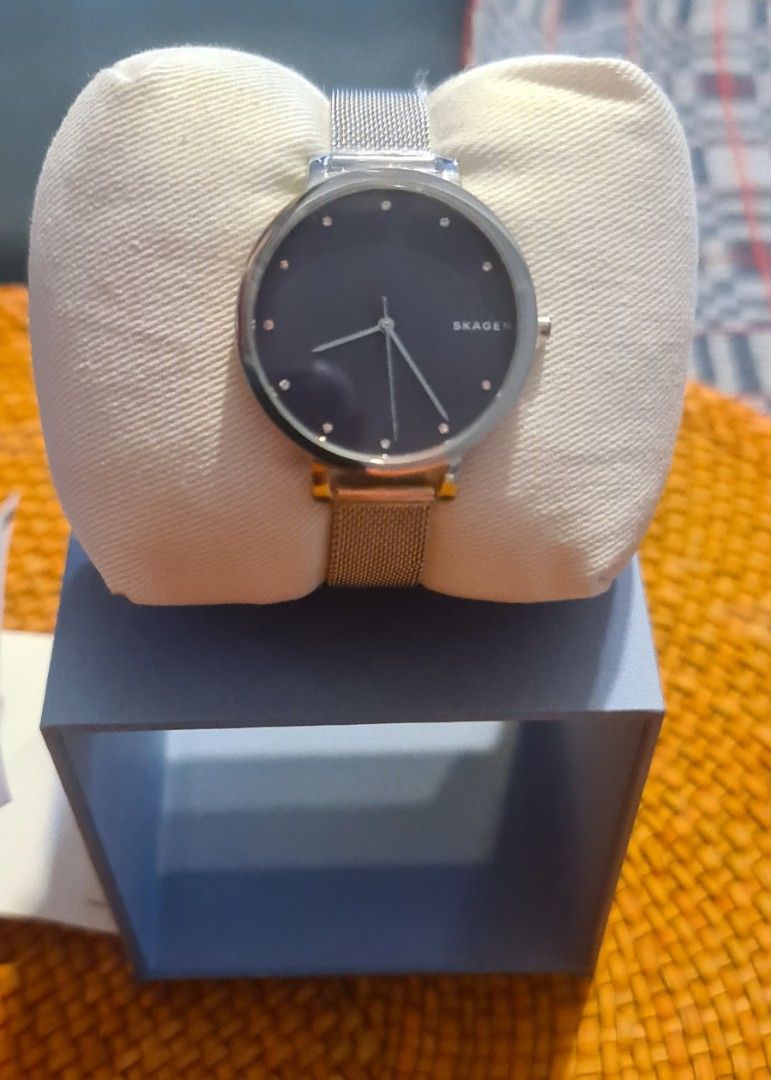 Skagen Watch (Category: Women's Watches) located in Las Pinas. Submitted by monjoy2011 (Listing ID 1405406800, Image 1). Description: Skagen womens wrist watch skw2582 Company Gift, never used ..