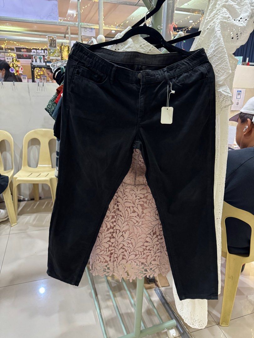 Uniqlo U Black Jeans Size 27 (Category: Jeans) located in Davao. Submitted by decluttering.dvo (Listing ID 1405463700, Image 2). Description: - Uniqlo U Black Jeans - Size: 27 - Inseam: 48.5cm - Classic five-pocket design - Made with a comfortable cotton-spandex blend - Versatile black color.