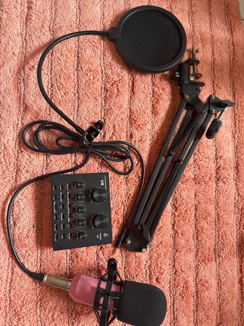 V8 Sound Card Microphone Set (Category: Microphones) located in Muntinlupa City. Submitted by peachonlineshop (Listing ID 1405378025, Image 1). Description: Good condition Declutter .