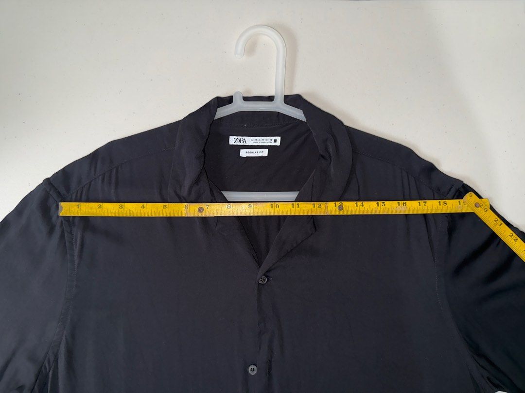 ZARA BlackPolo (Category: Tshirts & Polo Shirts ) located in Bulacan. Submitted by streethrifter (Listing ID 1405504131, Image 3). Description: Original Zara Polo Brandnew Condition. 📏 Size • Medium tag size • Chest: 19” • Length: 29” • Sleeve length: 11” • Sleeve opening: 7.5” • Size Medium - Large 🧸 Condition • 10/10 like new • No scratches • No pinholes • No discoloration • Deep black 🎨 Color • Black ✨ Features • 100% cotton • Soft fabric, 