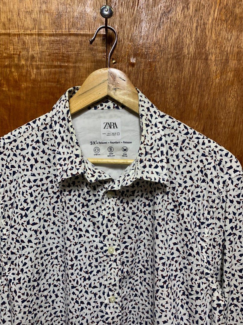 ZARA MEN'S LONG SLEEVE BUTTON-DOWN RELAXED (Category: Tshirts & Polo Shirts ) located in Bislig. Submitted by styleeee (Listing ID 1405371806, Image 2). Description: size Large on tag Stretch .