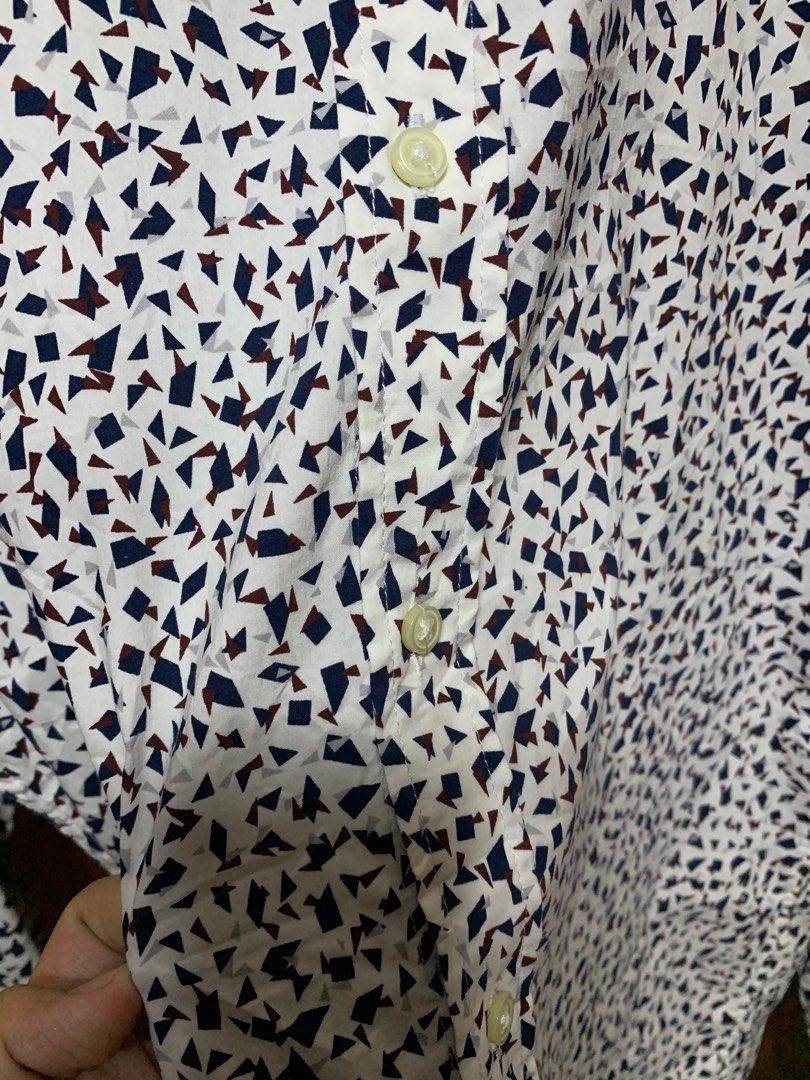 ZARA MEN'S LONG SLEEVE BUTTON-DOWN RELAXED (Category: Tshirts & Polo Shirts ) located in Bislig. Submitted by styleeee (Listing ID 1405371806, Image 3). Description: size Large on tag Stretch .