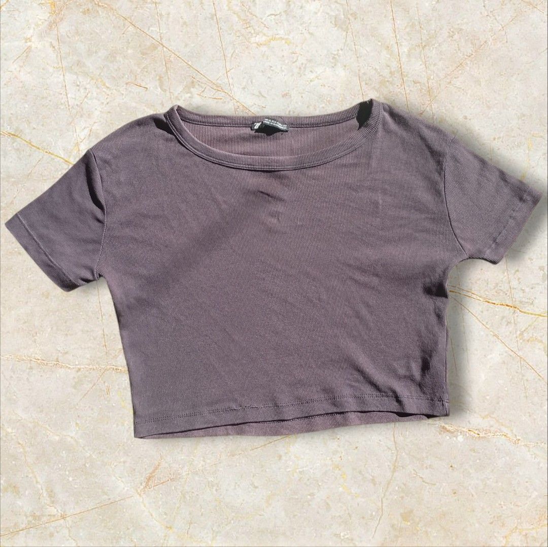Zara Ribbed Crop Top (Category: Others Tops) located in Manila. Submitted by atarico (Listing ID 1405400210, Image 1). Description: PRICE NEGOTIABLE—JUST CLICK "MAKE OFFER"! 🪻Round neckline 🪻Short sleeves 🪻Gray color 🪻Size (in): Bust 35 | Shoulder 17 | Length 16.6 🍀Minor color fade near neckline 🍀Location: Pangasinan 🍀Payment first policy (check shop reviews for legitimacy check🩵) 🪻Pay via GCash 🍀Product will only be shipped after payme