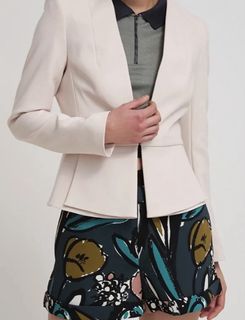 (Category: ) located in . Submitted by ellewardrobe (Listing ID 1405555860, Image 1). Description: .