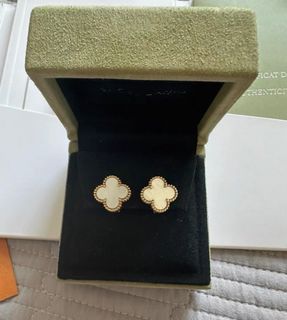 （分類：）位於 。 由 bellize.luxury 提交（商品編號 1405684034，圖片 1）。簡介： 。
