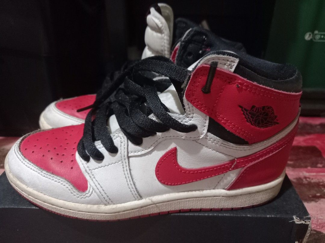 Air Jordan 1 Retro High OG TD (Category: Babies & Kids Fashion) located in Manila. Submitted by reginejamito (Listing ID 1405644004, Image 2). Description: - Original Air Jordan 1 Retro High OG TD sneakers - Colorway: Red and white with black laces - Features the Nike logo - Size: US 2Y Wala na yung box. Need lang linisin. Nakatambak na kasi. .
