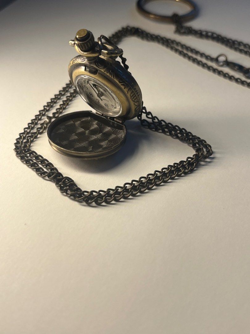 Antique pocket watch (Category: Women's Watches) located in Angeles City. Submitted by Briecheeze (Listing ID 1405575606, Image 3). Description: gifted to me, bought from etsy Rfs: not being used Needs battery replacement .