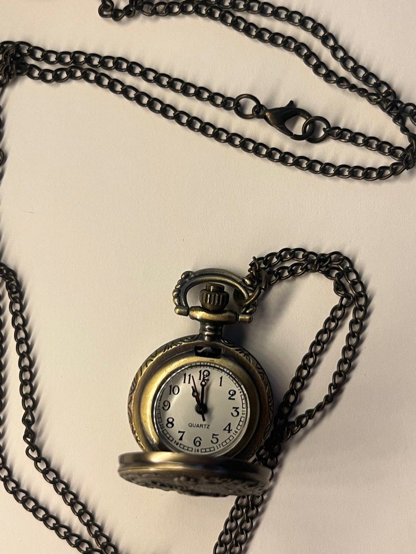 Antique pocket watch (Category: Women's Watches) located in Angeles City. Submitted by Briecheeze (Listing ID 1405575606, Image 2). Description: gifted to me, bought from etsy Rfs: not being used Needs battery replacement .