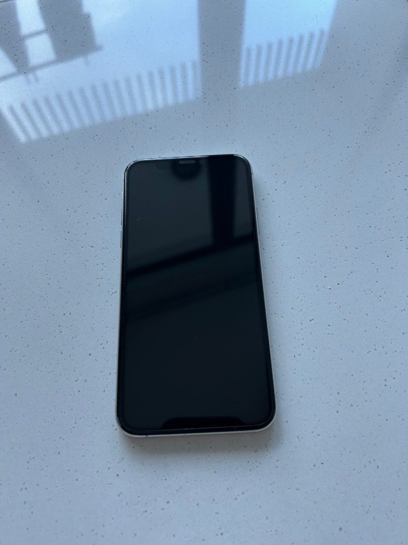 (Category: iPhone X Series) located in Singapore. Submitted by waniob (Listing ID 1405628484, Image 2). Description: - No scratches on screen or back - Battery and Display are replaced - No 3D Touch due to non-original screen.