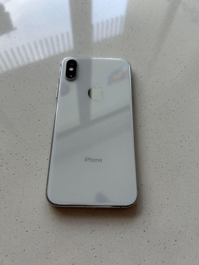 (Category: iPhone X Series) located in Singapore. Submitted by waniob (Listing ID 1405628484, Image 1). Description: - No scratches on screen or back - Battery and Display are replaced - No 3D Touch due to non-original screen.