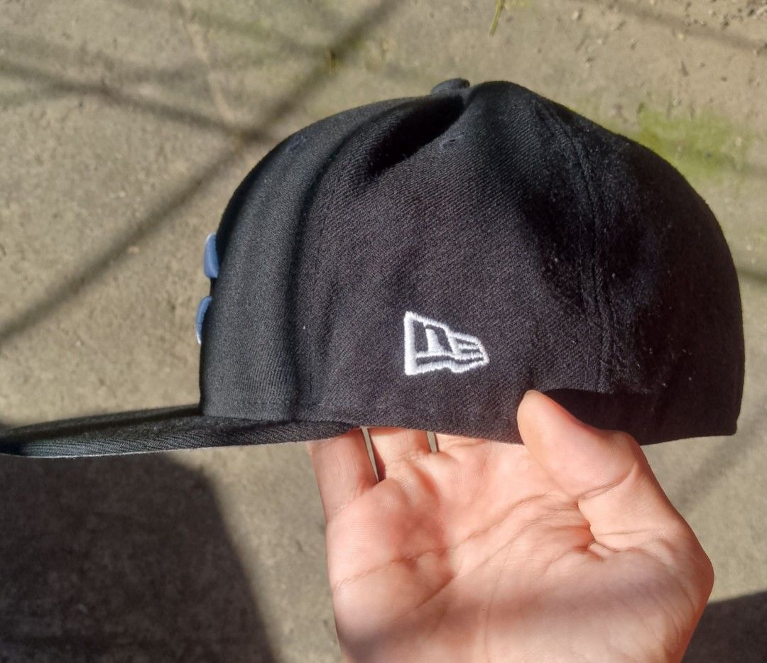 💯 Authentic New Era Cincinnati Reds 59FIFTY Fitted Cap (Category: Caps & Hats) located in Puerto Princesa. Submitted by stancy1986 (Listing ID 1404900484, Image 3). Description: - 💯 Authentic New Era 59FIFTY - Cincinnati Reds logo Fitted cap - Color: Black - Size: 7 5/8 (60.6cm) - Features New Era and MLB logos - Genuine merchandise - Condition: 8/10 It's a Lightly used, Sweatband has minor discoloration from normal use.