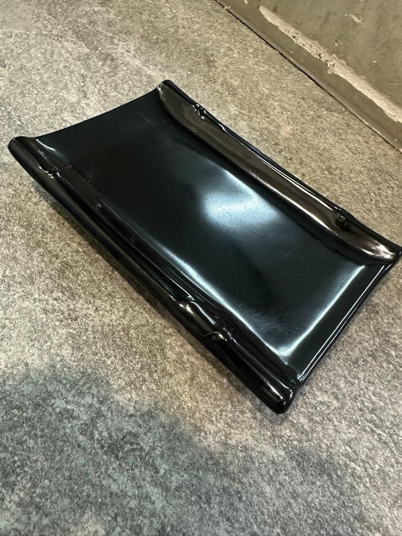 Black Rectangular Serving Plate (Category: Dinnerware & Cutlery) located in Kuala Lumpur. Submitted by dodi_morron (Listing ID 1405571664, Image 1). Description: Selling for black plate rm 5/pcs have 5 pcs White rectangular rm 5/ pc have 5 pcs Oval plate rm 10/pcs total have 40 pcs.