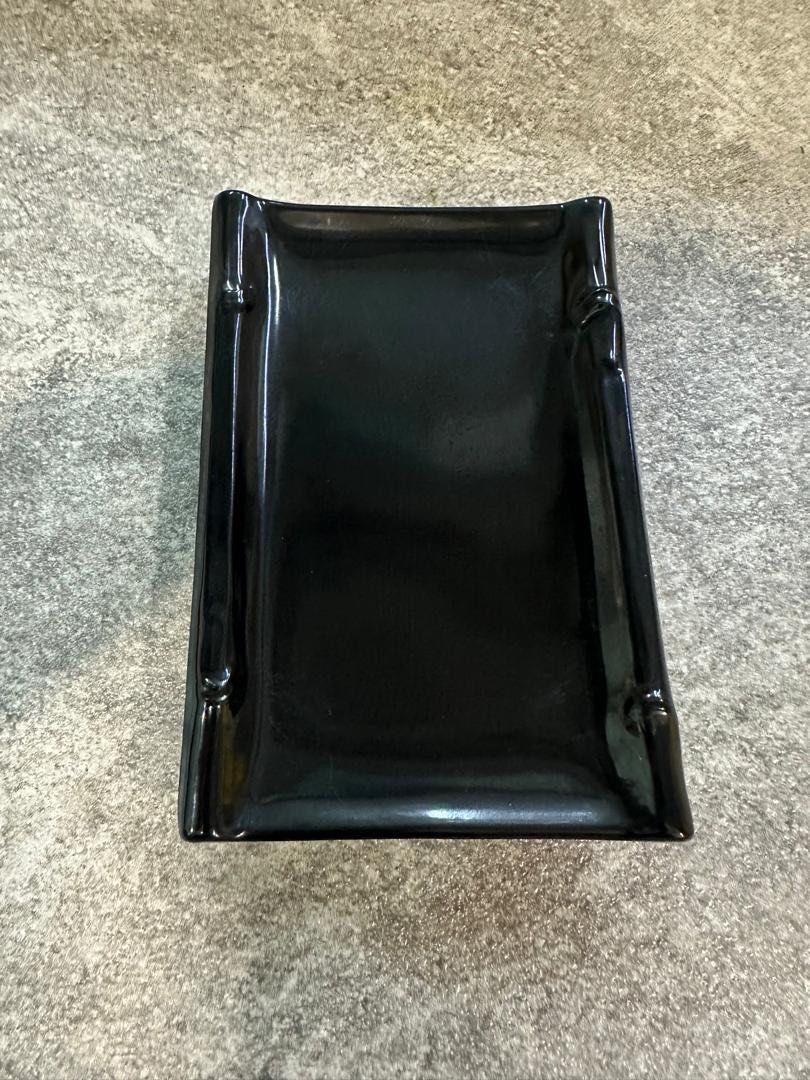 Black Rectangular Serving Plate (Category: Dinnerware & Cutlery) located in Kuala Lumpur. Submitted by dodi_morron (Listing ID 1405571664, Image 3). Description: Selling for black plate rm 5/pcs have 5 pcs White rectangular rm 5/ pc have 5 pcs Oval plate rm 10/pcs total have 40 pcs.