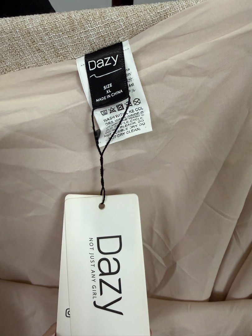 BNWT Shein Beige Skirt XL (Category: Skirts) located in San Juan City. Submitted by bokisy (Listing ID 1405666947, Image 2). Description: - Dazy beige skirt - Size: XL - Condition: New with tags - Design: Simple - Fabric: Textured - Style: Versatile, suitable for various occasions.
