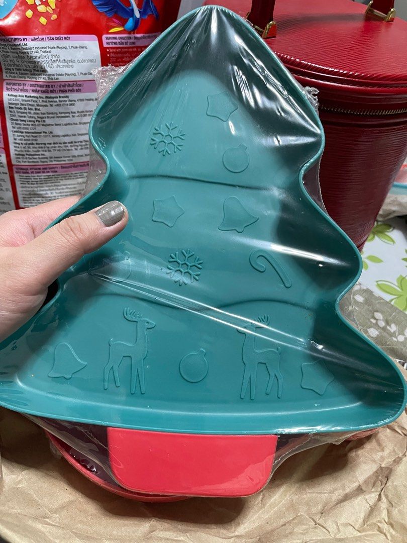 Christmas Tree and Stocking Serving Plates (Set of 4) (Category: Other Home Decor) located in Quezon City. Submitted by jcolmenar (Listing ID 1405641792, Image 2). Description: .