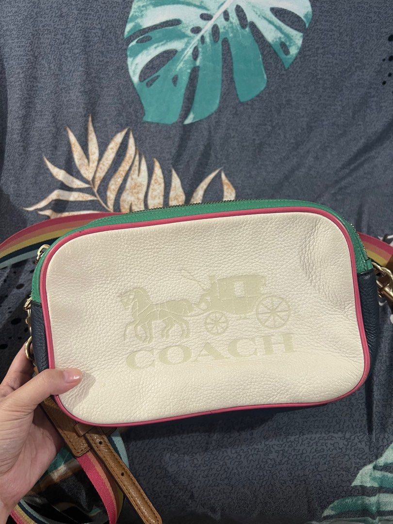 Coach Colorblock Crossbody Bag (Category: Cross-body Bags) located in Cebu City. Submitted by jasminfernandez (Listing ID 1405608894, Image 3). Description: - Still in a very good condtion - Nice for everyday use.