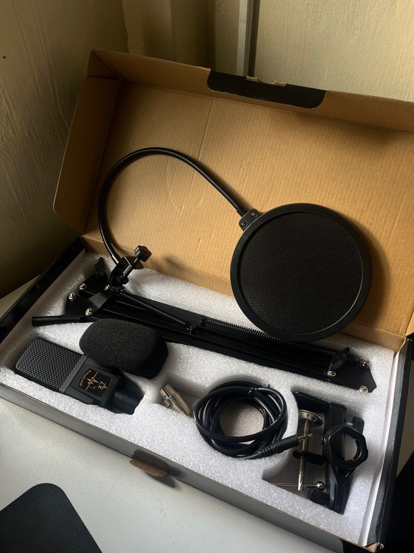 Condenser Microphone Set (Category: Microphones) located in Quezon City. Submitted by hush_lowkey (Listing ID 1405649890, Image 1). Description: - Legendary Vocal Condenser Microphone - Includes: Microphone, Pop Filter, Stand, Foam Cover, and Cable - Complete set, ready to use - Perfect for recording vocals.