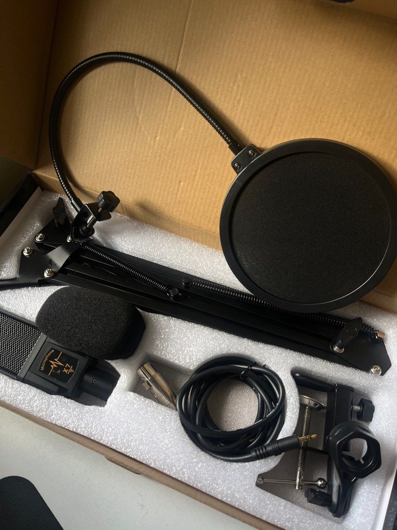 Condenser Microphone Set (Category: Microphones) located in Quezon City. Submitted by hush_lowkey (Listing ID 1405649890, Image 3). Description: - Legendary Vocal Condenser Microphone - Includes: Microphone, Pop Filter, Stand, Foam Cover, and Cable - Complete set, ready to use - Perfect for recording vocals.