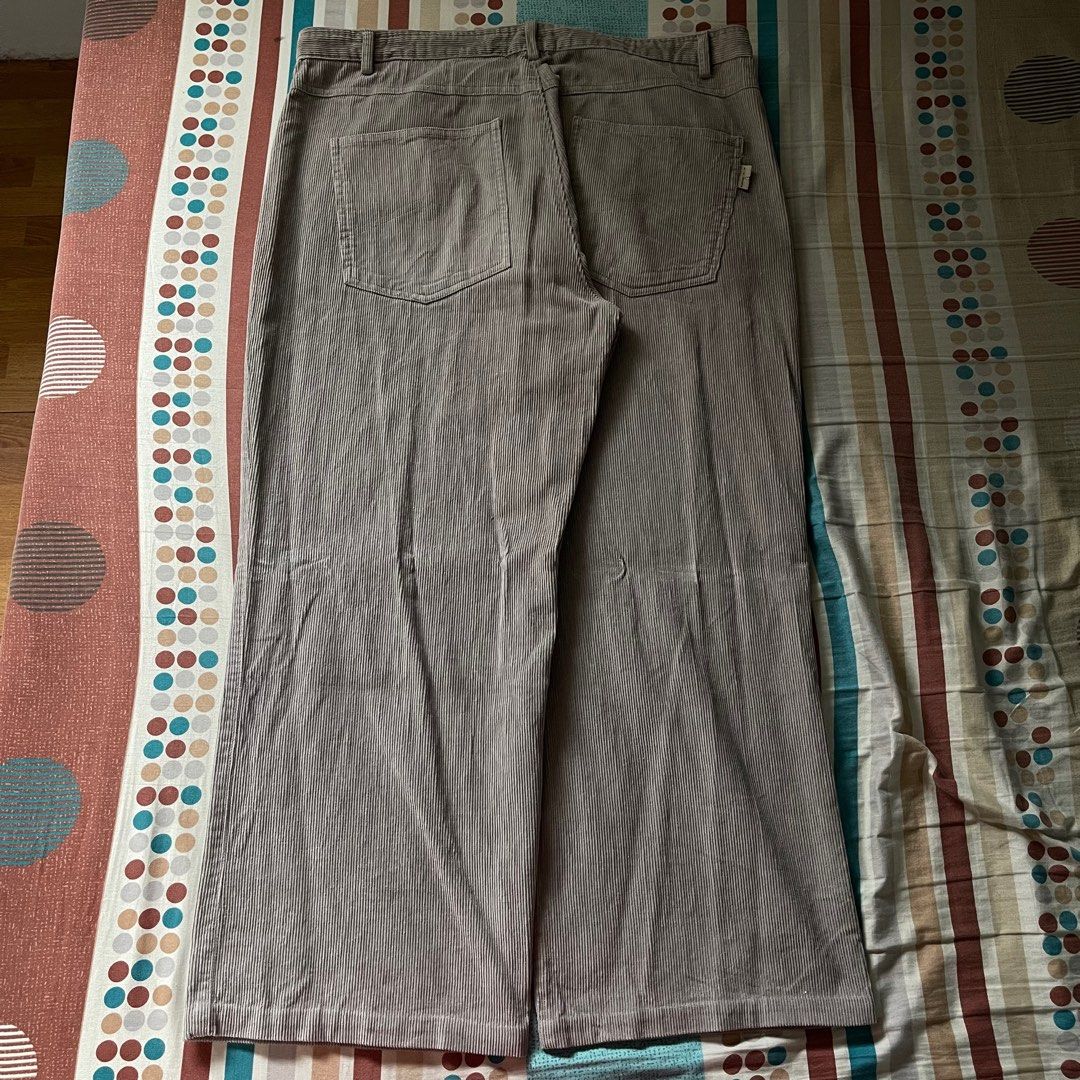 Corduroy Pants XL (Category: Jeans) located in Manila. Submitted by deymdaniel (Listing ID 1405633707, Image 3). Description: Straight Baggy fit No issues Nice corduroy material.