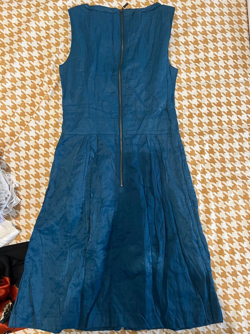 Cue Sleeveless Dress - Size 8 (Category: Dresses) located in Quezon City. Submitted by dclttrwc (Listing ID 1405621475, Image 3). Description: Cue teal sleeveless dress. Size 8. A-line silhouette. Ruffle detail. Back zipper closure..