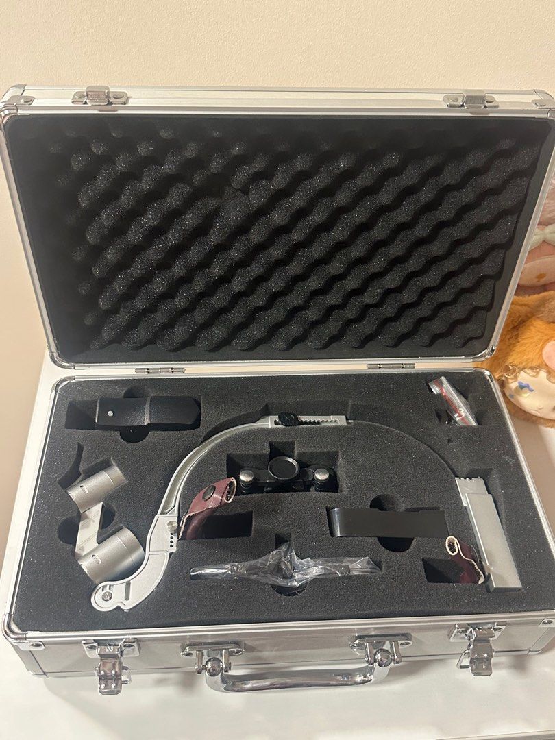Dental Loupes with Light from Denpres (Category: Medical Supplies & Tools) located in Taguig. Submitted by dentisimo (Listing ID 1405668924, Image 1). Description: Bought for 4,800 - slight nego Rfs: need funds.