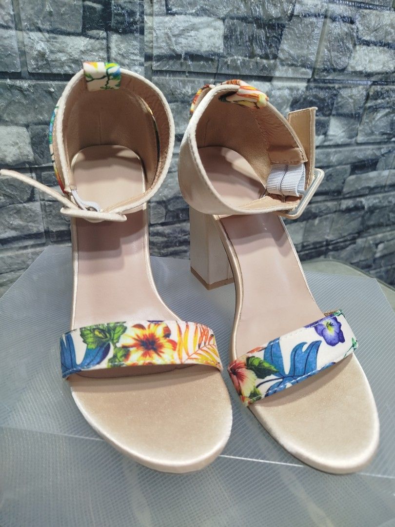 Floral Print Block Heel Sandals (Category: Heels) located in Navotas City. Submitted by budjdc (Listing ID 1405637829, Image 2). Description: - Floral print design - Block heel - Ankle strap for secure fit - Neutral color palette - Colorful floral accents - Stylish addition to your wardrobe used once .