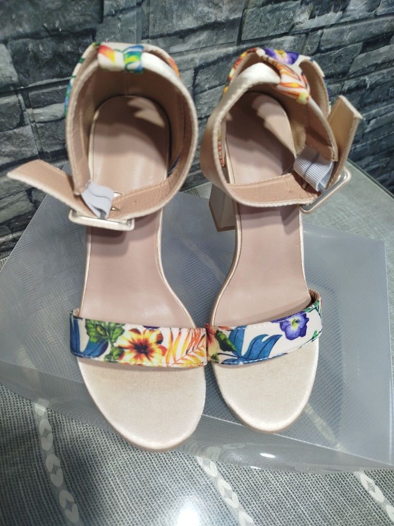 Floral Print Block Heel Sandals (Category: Heels) located in Navotas City. Submitted by budjdc (Listing ID 1405637829, Image 3). Description: - Floral print design - Block heel - Ankle strap for secure fit - Neutral color palette - Colorful floral accents - Stylish addition to your wardrobe used once .