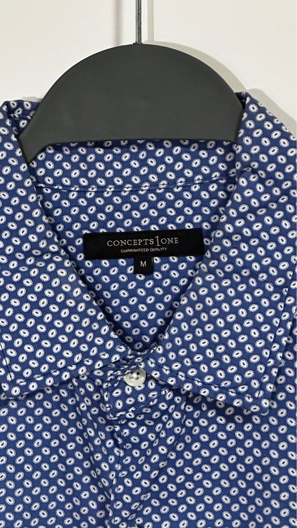 Giordano Concepts One Long Sleeve Shirt - Medium (Category: Tshirts & Polo Shirts ) located in Caloocan City. Submitted by _preloved_bb (Listing ID 1405687631, Image 2). Description: - Concepts long sleeve shirt - Blue and white pattern - Size: Medium - Button-down front - Collared neckline - Classic fit - Suitable for various occasions - Clean and neat appearance Good quality, perfect for casual occasions. 9/10 condition, perfect for s-m body bu