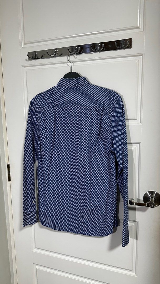 Giordano Concepts One Long Sleeve Shirt - Medium (Category: Tshirts & Polo Shirts ) located in Caloocan City. Submitted by _preloved_bb (Listing ID 1405687631, Image 3). Description: - Concepts long sleeve shirt - Blue and white pattern - Size: Medium - Button-down front - Collared neckline - Classic fit - Suitable for various occasions - Clean and neat appearance Good quality, perfect for casual occasions. 9/10 condition, perfect for s-m body bu
