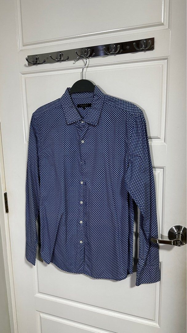 Giordano Concepts One Long Sleeve Shirt - Medium (Category: Tshirts & Polo Shirts ) located in Caloocan City. Submitted by _preloved_bb (Listing ID 1405687631, Image 1). Description: - Concepts long sleeve shirt - Blue and white pattern - Size: Medium - Button-down front - Collared neckline - Classic fit - Suitable for various occasions - Clean and neat appearance Good quality, perfect for casual occasions. 9/10 condition, perfect for s-m body bu