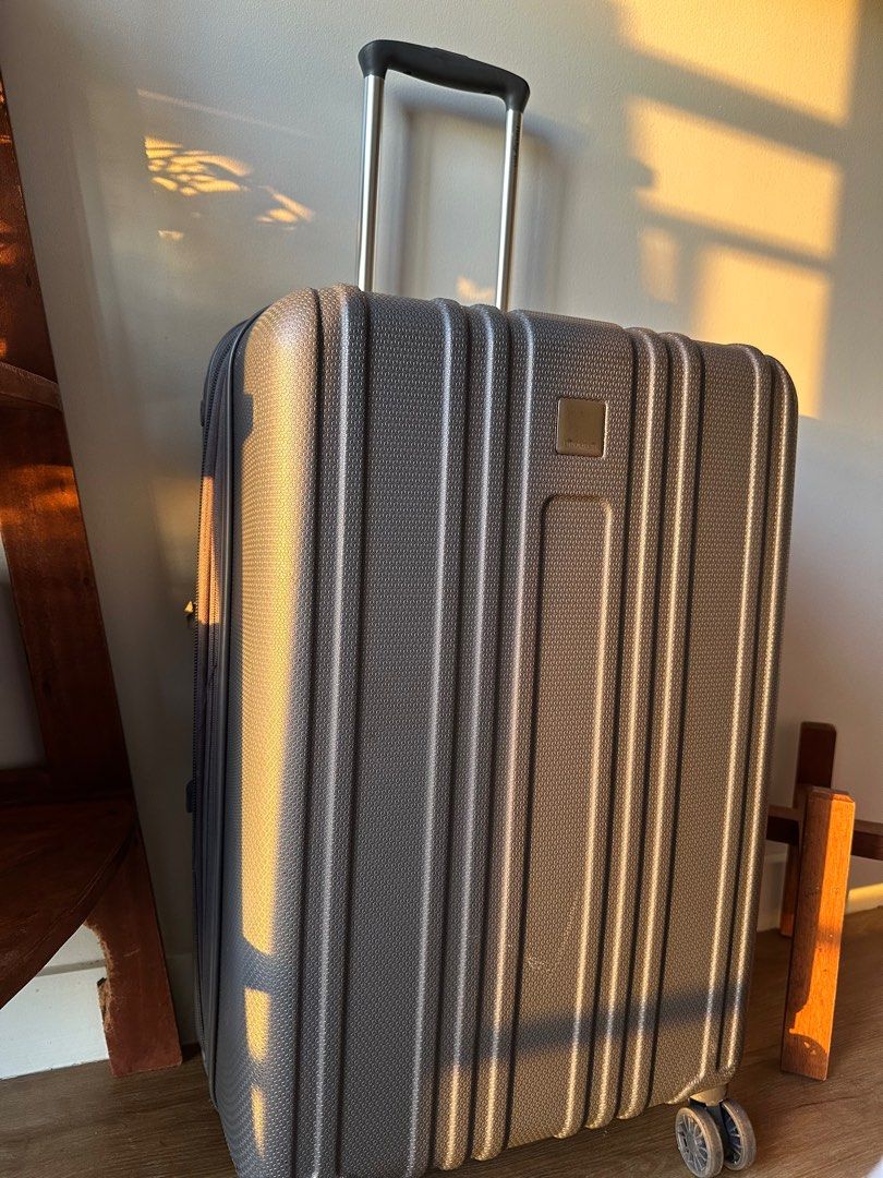 Hedgren Hardcase Spinner Luggage (Category: Luggage) located in Taguig. Submitted by mommaskye (Listing ID 1405617313, Image 1). Description: Original Hedgren hard case spinner Flaw: handles need repair Everything else working well, wheels very smooth, handle and zippers all like new.