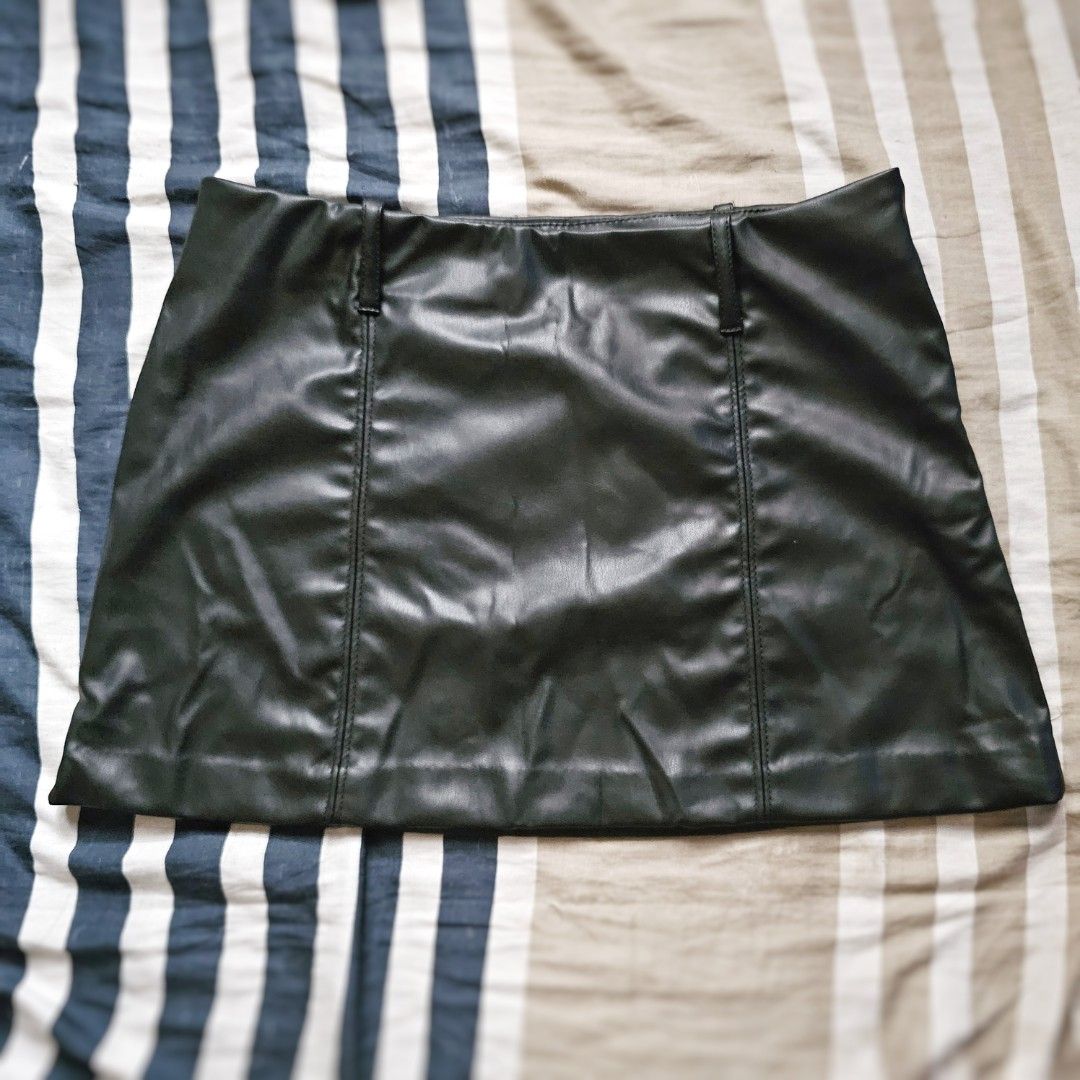H&M A-Line Leather Mini Skirt (Category: Skirts) located in Makati City. Submitted by randomelle (Listing ID 1400966591, Image 3). Description: PLEASE READ NEW, NEVER USED Last price already, not rush For sale only Available while posted RFS a little too big for me Size EU 34 Fits lower hip 33.9-35.4" Exactly like the photo Bought October 2025 Actual photo posted..