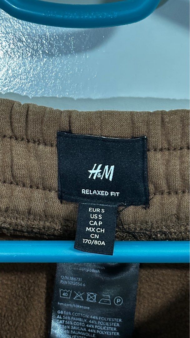 H&M Relaxed Fit Sweatpants - Brown (Category: Joggers) located in Caloocan City. Submitted by _preloved_bb (Listing ID 1405688003, Image 3). Description: - H&M Relaxed Fit sweatpants - Size: S - Features: - Elastic waistband with drawstring - Side pockets - Back pocket - Elasticated cuffs - Material: Cotton-polyester blend - Perfect for casual wear Good quality, perfect for casual occasions. 9/10 condition, perfect for M body built. RFS: declutte