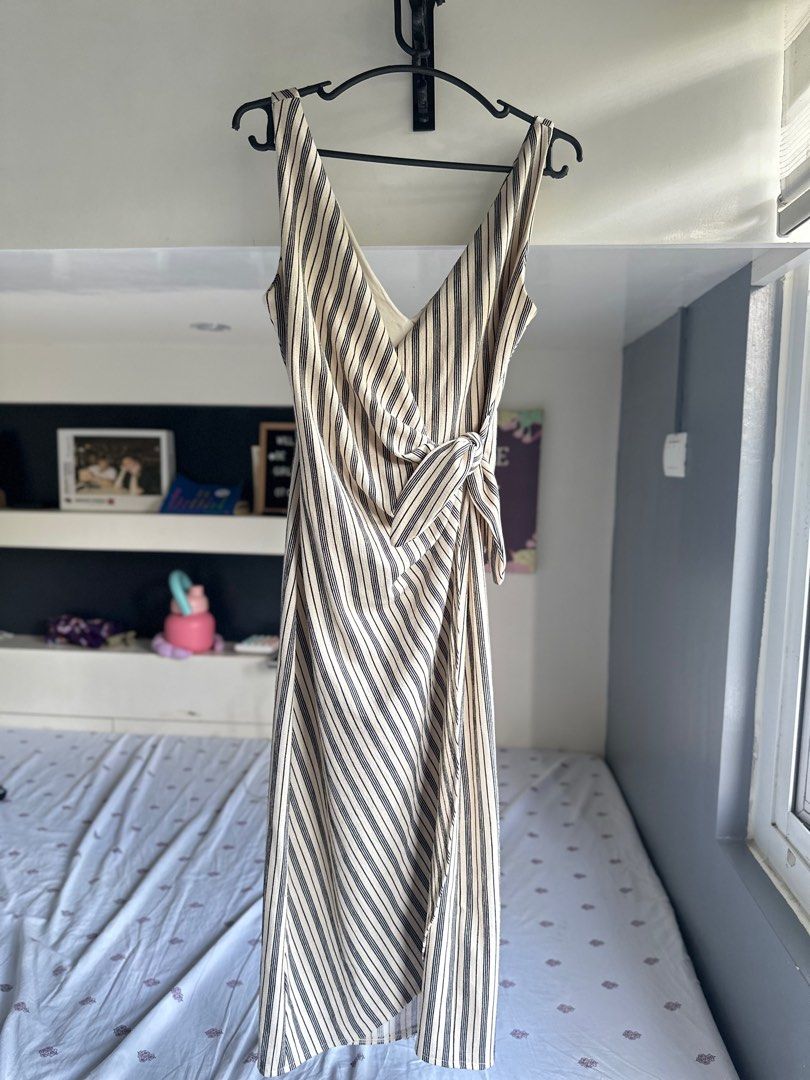 H&M Striped Wrap Dress (Category: Dresses) located in Quezon City. Submitted by mkme2003 (Listing ID 1405554927, Image 1). Description: .