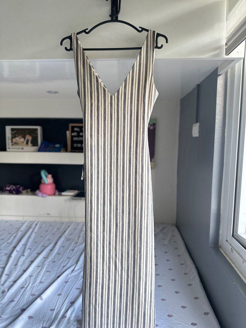 H&M Striped Wrap Dress (Category: Dresses) located in Quezon City. Submitted by mkme2003 (Listing ID 1405554927, Image 2). Description: .