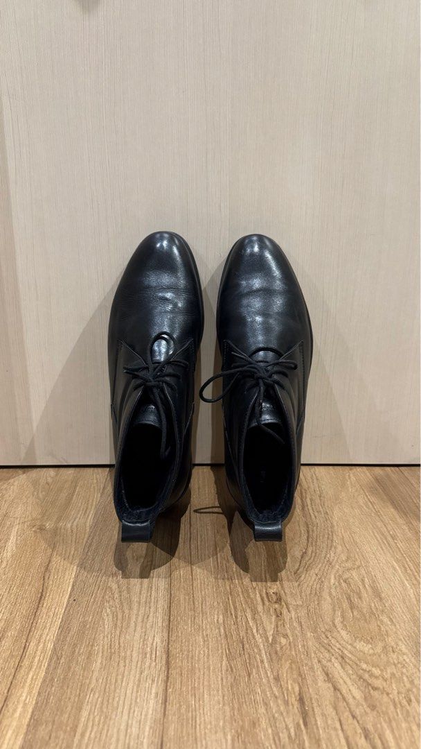 Hush Puppies - Chukka Boots (Category: Dress Shoes) located in Quezon City. Submitted by donsalta (Listing ID 1405614366, Image 3). Description: Black leather chukka boots from Hush Puppies. Very comfortable to use and has great traction when used on slippery surfaces. RFS: Bought another boots Size: 11 wide US.