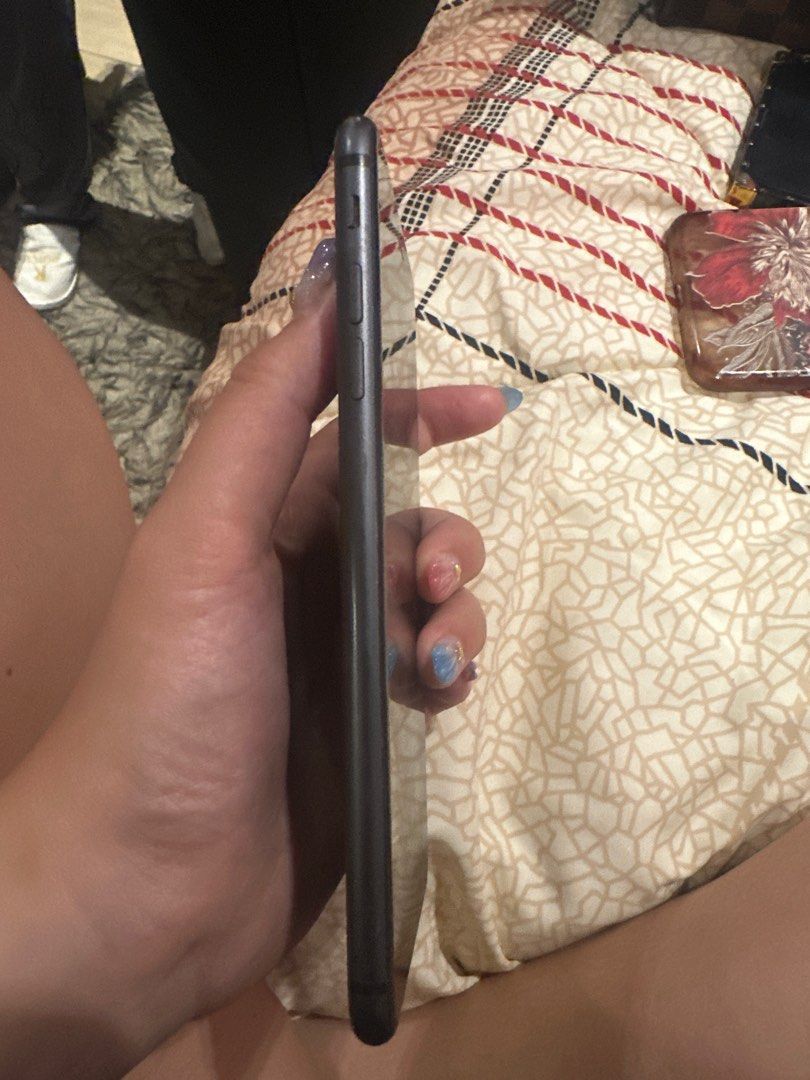 Iphone 8 (Category: iPhone 8 Series) located in Quezon City. Submitted by samdizon (Listing ID 1405565052, Image 3). Description: .