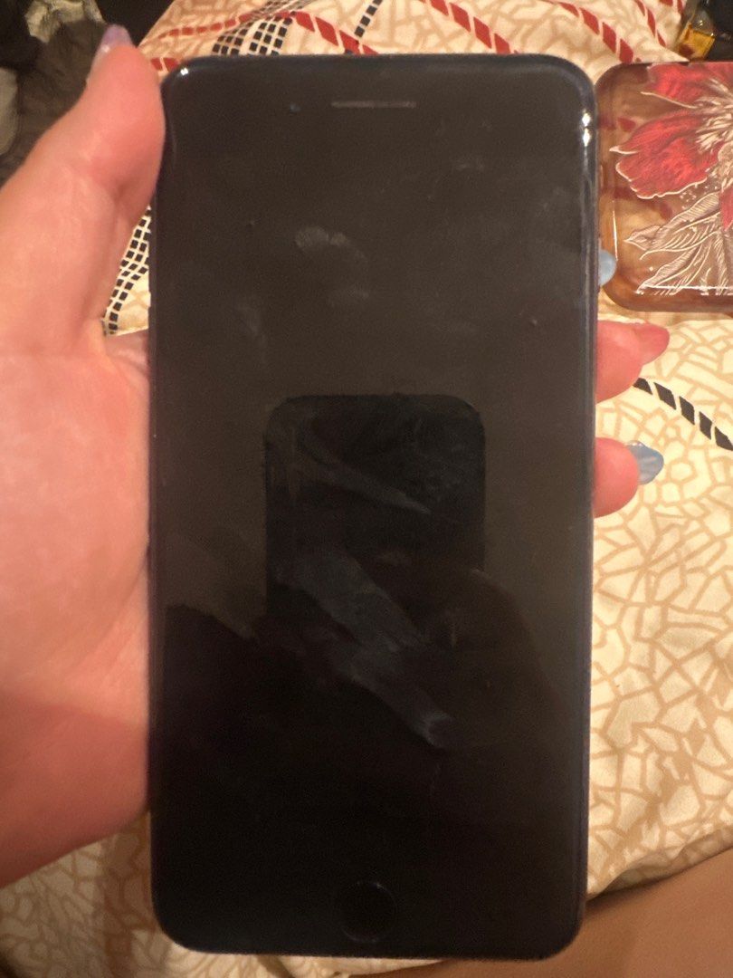 Iphone 8 (Category: iPhone 8 Series) located in Quezon City. Submitted by samdizon (Listing ID 1405565052, Image 1). Description: .
