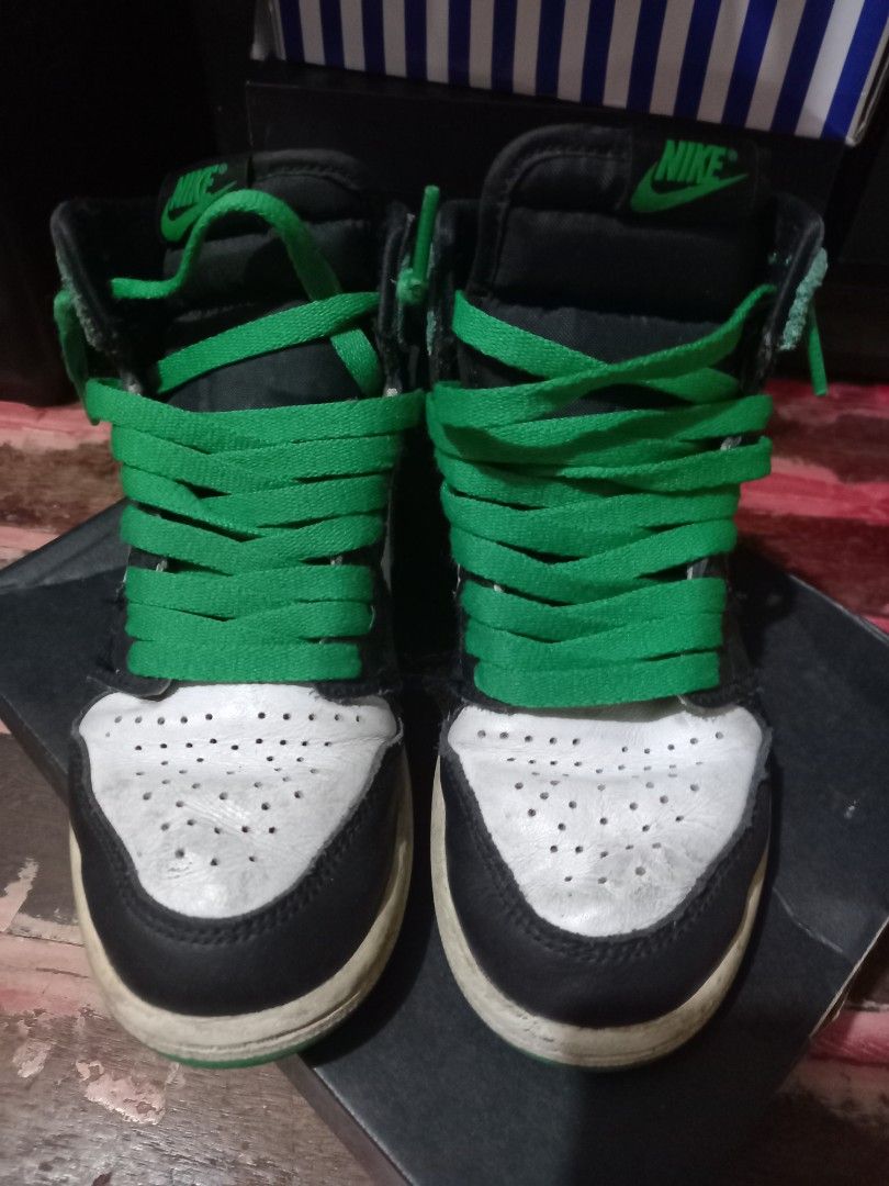 Jordan 1 Retro High OG (PS) Black/Green (Category: Babies & Kids Fashion) located in Manila. Submitted by reginejamito (Listing ID 1405644910, Image 1). Description: - Jordan 1 Retro High OG (PS) sneakers - Size: 2Y - Color: Black, white, and green - Features green laces and black Nike swoosh - Includes original box - Black and green color scheme with white accents Need lang hugasan kasi nakatambak nalang..
