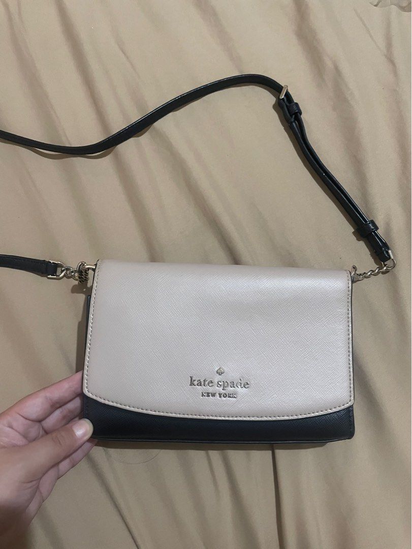 Kate Spade Staci Small Crossbody (Category: Luxury Bags & Wallets) located in Manila. Submitted by twin.trends (Listing ID 1405677121, Image 1). Description: Japan Bought RFS: Declutterring 💯 Original .