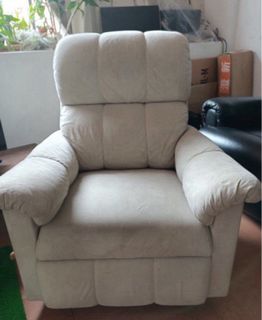 (Category: ) located in . Submitted by 1clearingcloset (Listing ID 1405537532, Image 1). Description: .