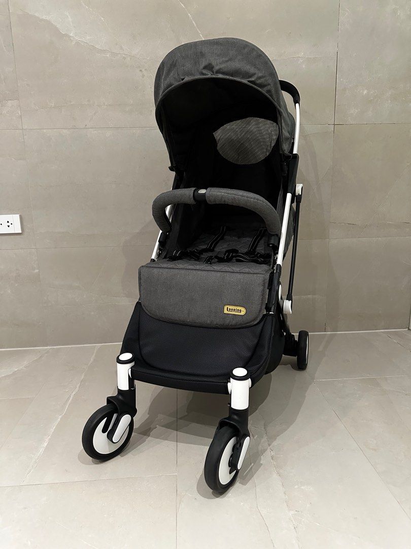 Looping Squizz 3 Compact Stroller - Grey (Category: Strollers) located in Cagayan de Oro. Submitted by destashingmama (Listing ID 1405574932, Image 1). Description: Looping Squizz 3 Compact Stroller.