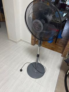(Category: ) located in . Submitted by Kapoor (Listing ID 1405635082, Image 1). Description: .
